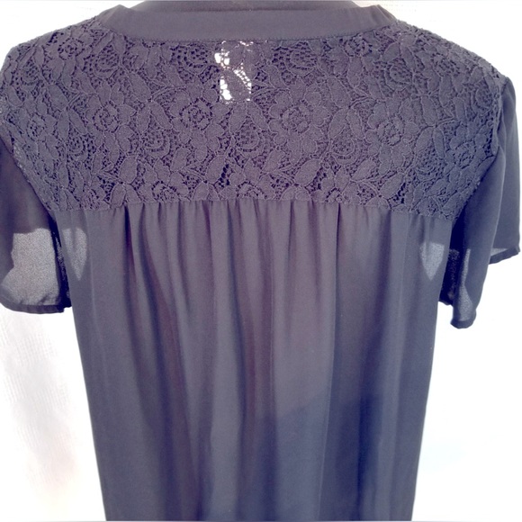 NWOT Torrid blouse w/ lace back - Picture 3 of 11
